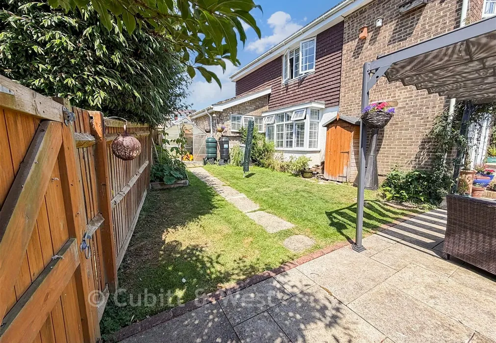 Garden - Burleigh Way, Crawley Down, West Sussex - Wards of Kent