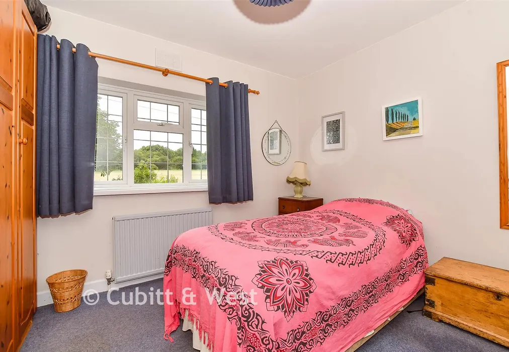 Bedroom 2 - Princes Field, Berwick, East Sussex - Wards of Kent