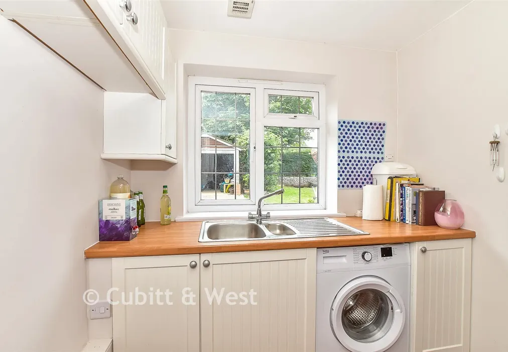 Annexe Kitchen - Princes Field, Berwick, East Sussex - Wards of Kent