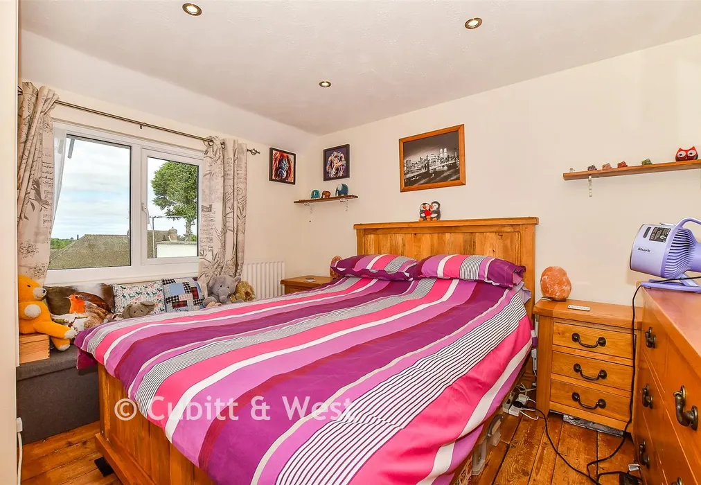 Bedroom 1 - Tower Street, Heathfield, East Sussex - Wards of Kent
