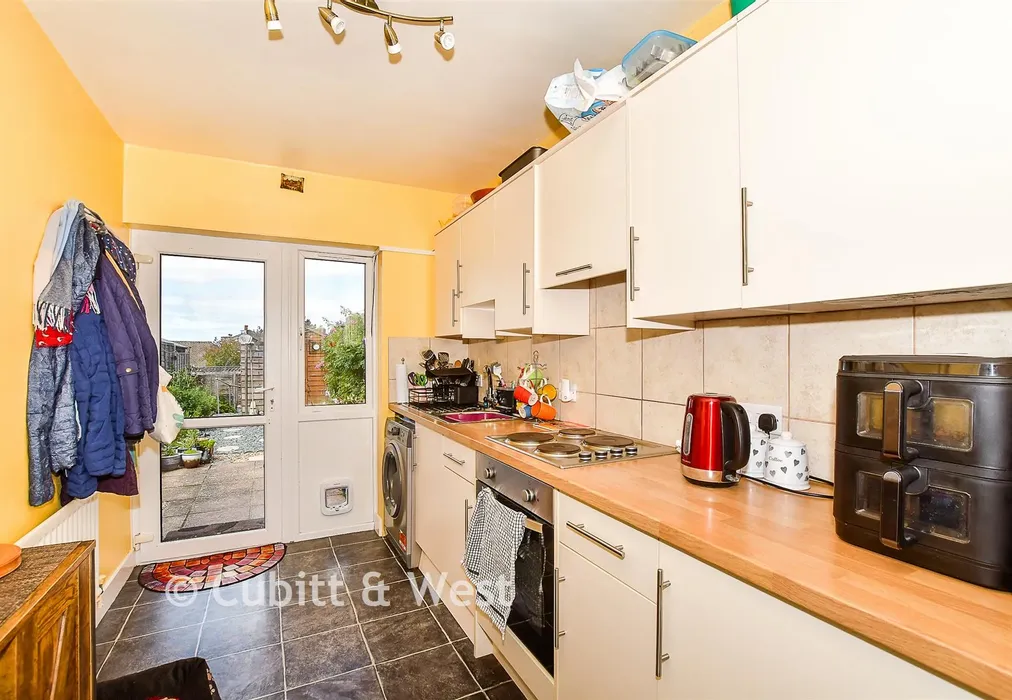 Kitchen - Tower Street, Heathfield, East Sussex - Wards of Kent