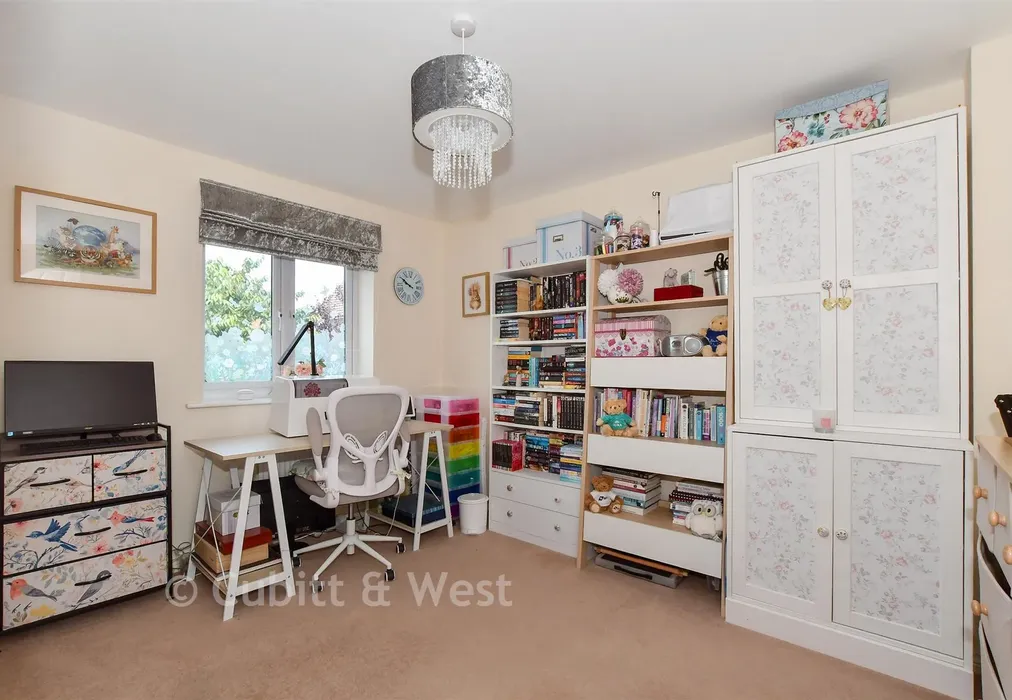 Bedroom 3 - Oddstones, Pulborough, West Sussex - Wards of Kent