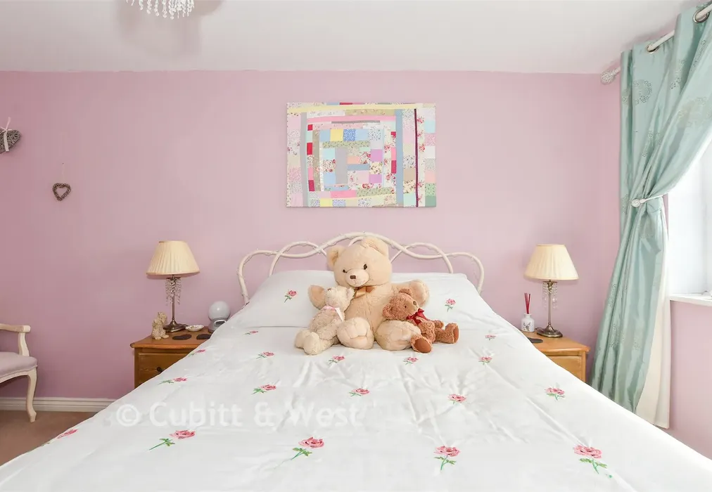 Bedroom 2 - Oddstones, Pulborough, West Sussex - Wards of Kent
