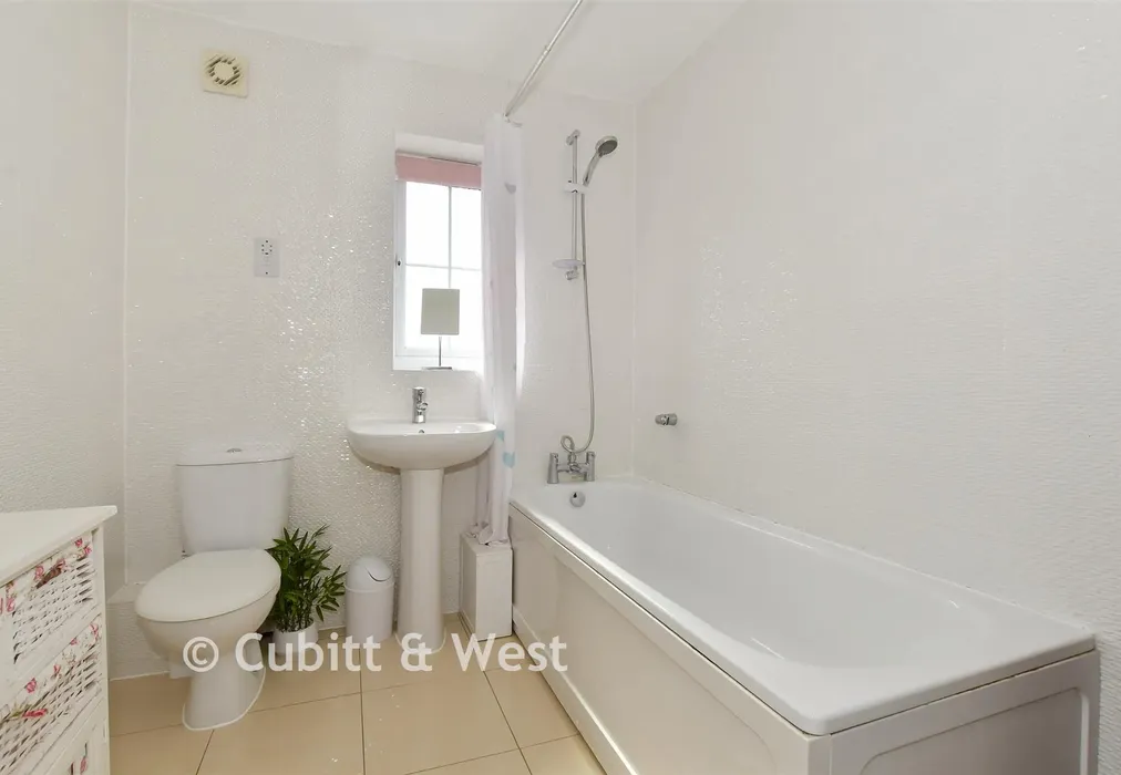 Bathroom - Oddstones, Pulborough, West Sussex - Wards of Kent