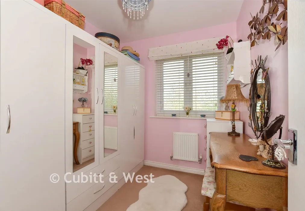 Bedroom 4 - Oddstones, Pulborough, West Sussex - Wards of Kent