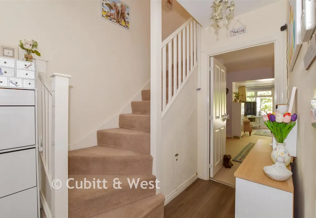 Entrance Hall - Oddstones, Pulborough, West Sussex - Wards of Kent