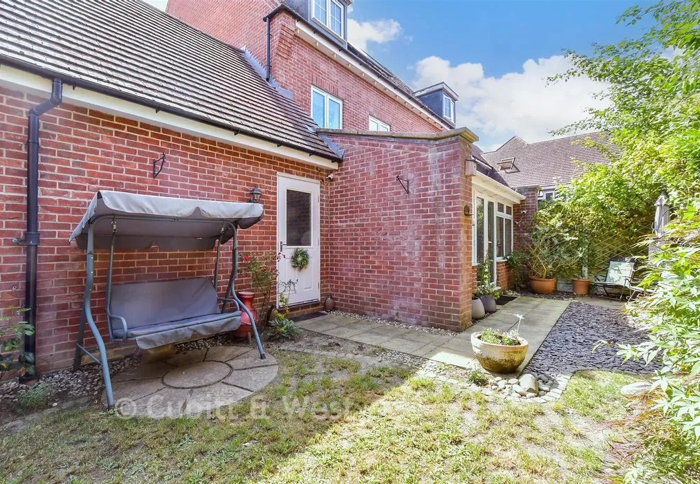Rear Garden - Oddstones, Pulborough, West Sussex - Wards of Kent