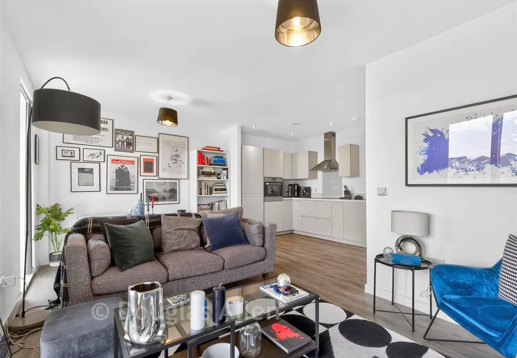 Lounge Area - Ripplegate Walk, Barking, Essex - Wards of Kent
