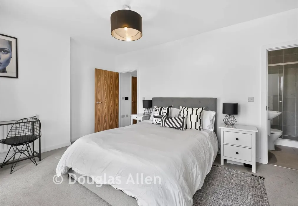 Bedroom 1 - Ripplegate Walk, Barking, Essex - Wards of Kent