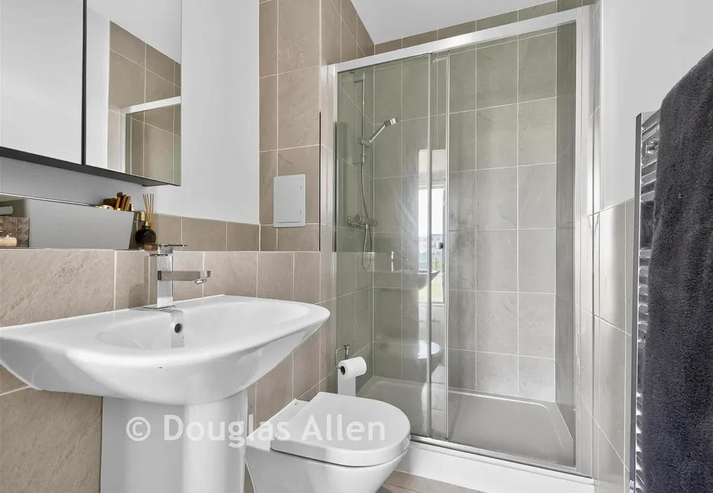 En-Suite - Ripplegate Walk, Barking, Essex - Wards of Kent