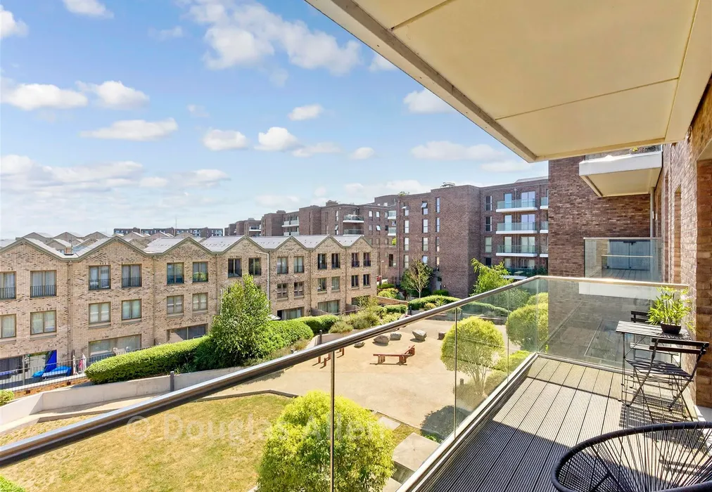 Balcony / Terrace - Ripplegate Walk, Barking, Essex - Wards of Kent