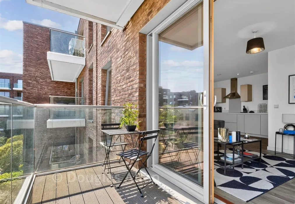 Balcony / Terrace - Ripplegate Walk, Barking, Essex - Wards of Kent