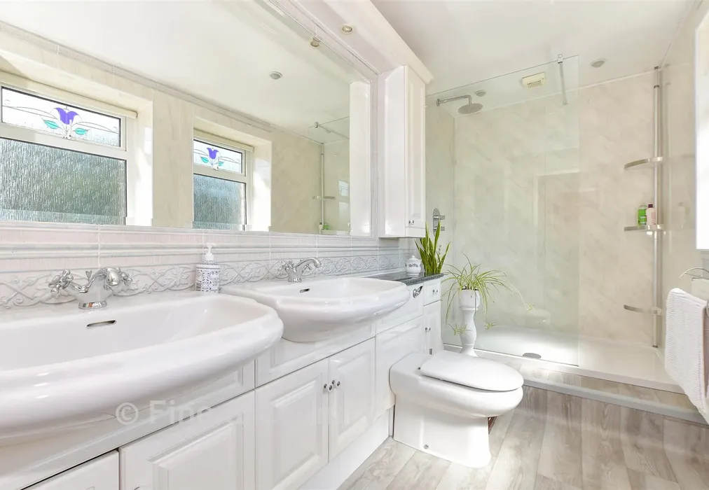 En-Suite Shower Room - Manor Road, Shanklin, Isle of Wight - Wards of Kent