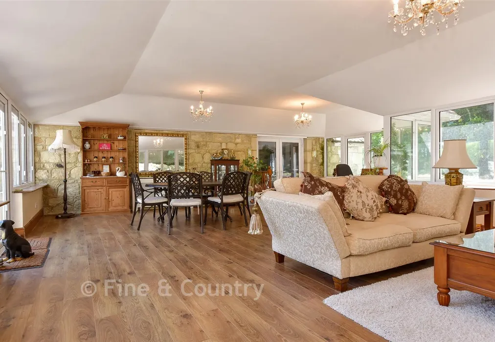 Garden Room - Manor Road, Shanklin, Isle of Wight - Wards of Kent