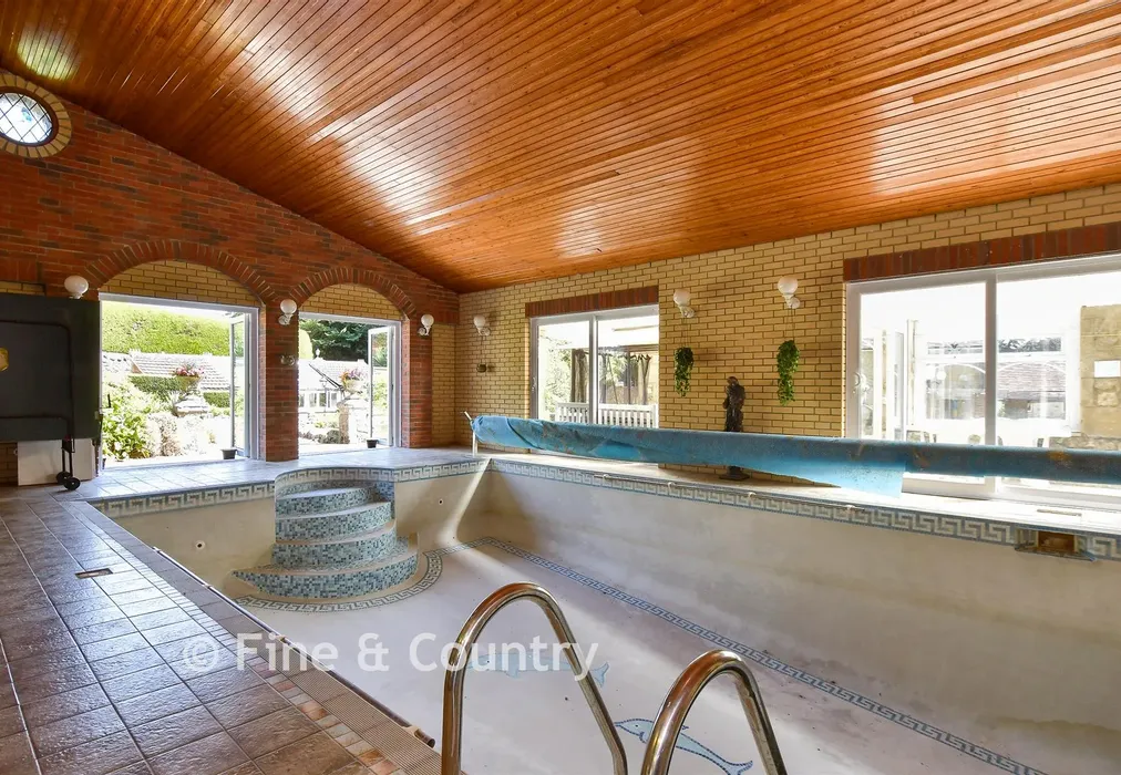 Swimming Pool - Manor Road, Shanklin, Isle of Wight - Wards of Kent