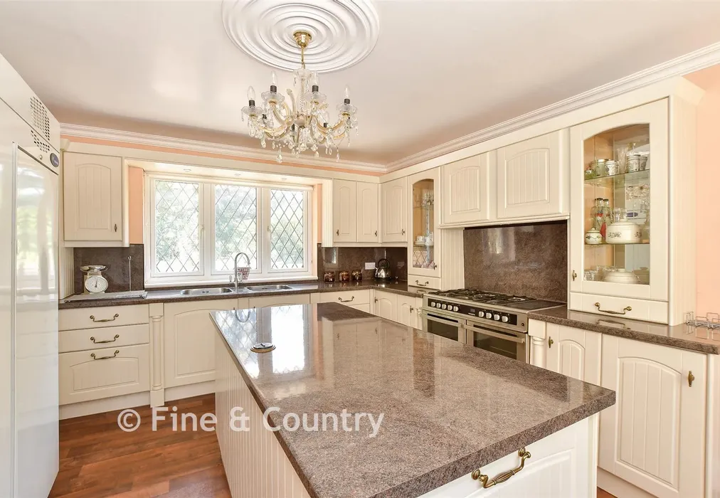 Kitchen - Manor Road, Shanklin, Isle of Wight - Wards of Kent