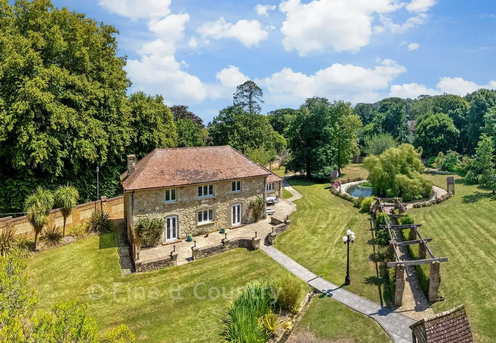 Aerial Garden & Barn - Manor Road, Shanklin, Isle of Wight - Wards of Kent