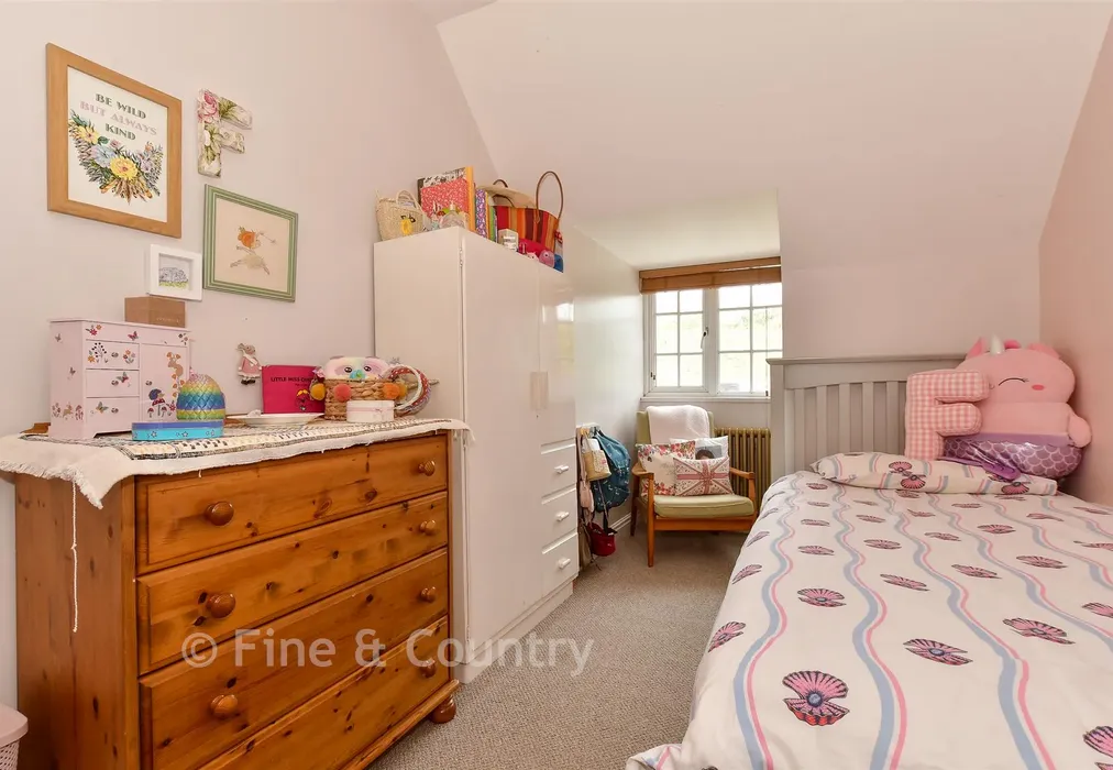 Bedroom 2 - Sheepwash Lane, Godshill, Isle of Wight - Wards of Kent