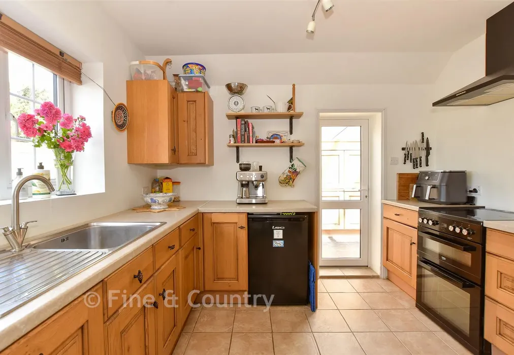 Kitchen - Sheepwash Lane, Godshill, Isle of Wight - Wards of Kent