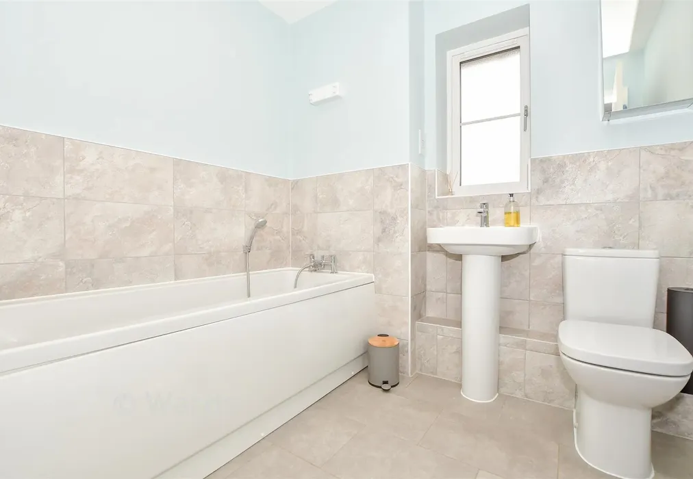 Bathroom - Pearson Meadow, Maidstone, Kent - Wards of Kent