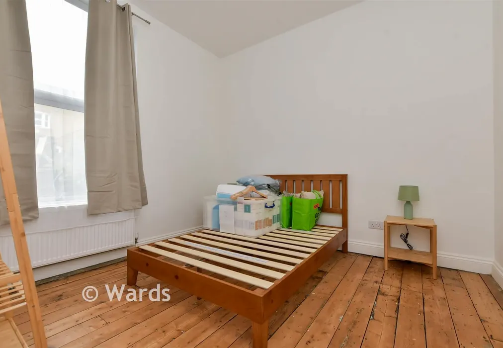 Bedroom 1 - Grosvenor Place, Margate, Kent - Wards of Kent