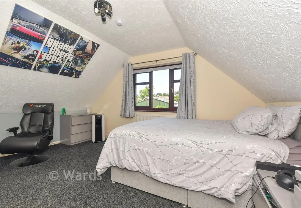 Bedroom 2 - Drake Avenue, Minster On Sea, Sheerness, Kent - Wards of Kent
