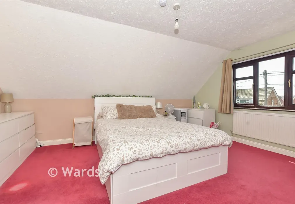Bedroom 1 - Drake Avenue, Minster On Sea, Sheerness, Kent - Wards of Kent