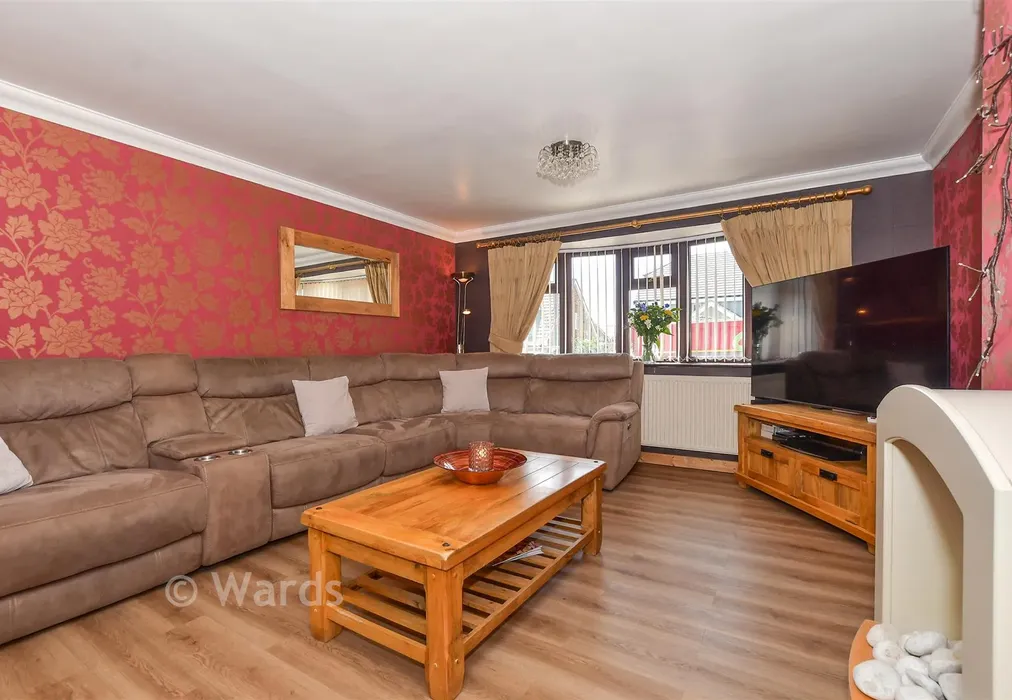 Lounge/Diner - Drake Avenue, Minster On Sea, Sheerness, Kent - Wards of Kent