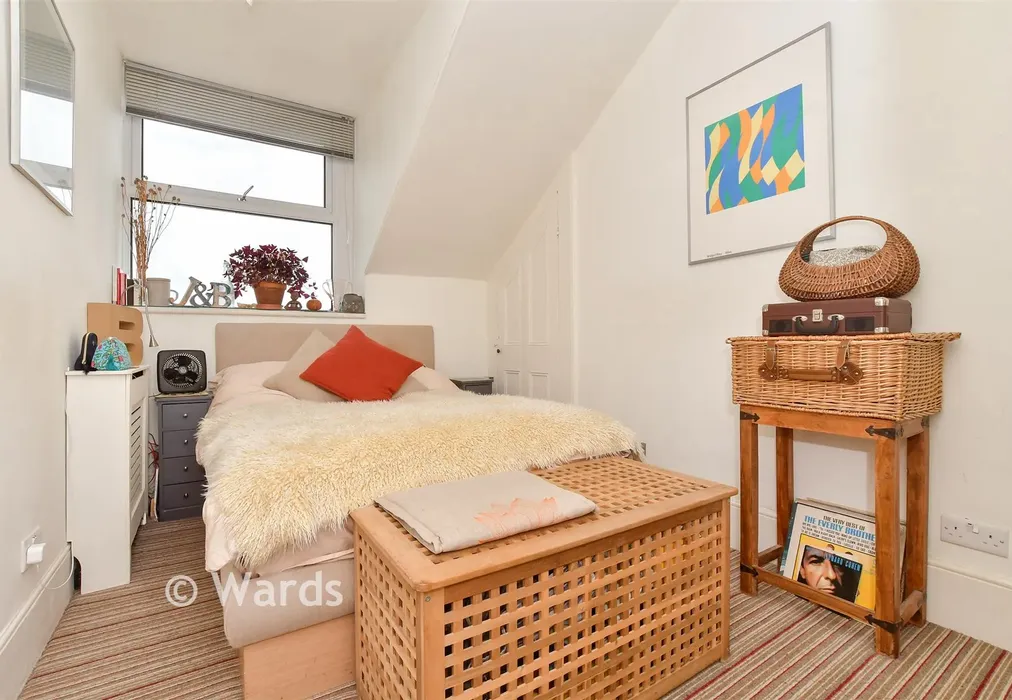 Bedroom 1 - London Road, Deal, Kent - Wards of Kent