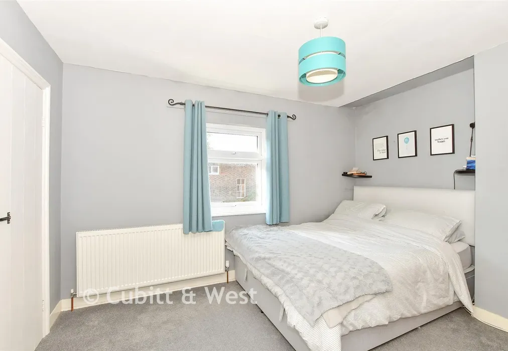 Bedroom 1 - North Row, Uckfield, East Sussex - Wards of Kent