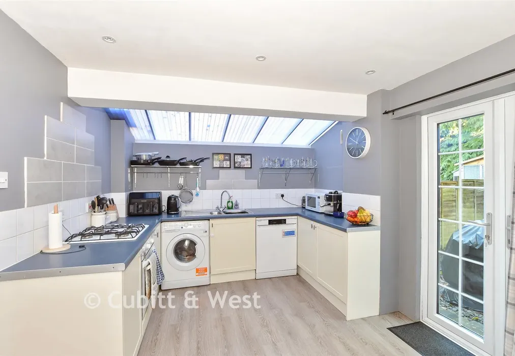 Kitchen - North Row, Uckfield, East Sussex - Wards of Kent