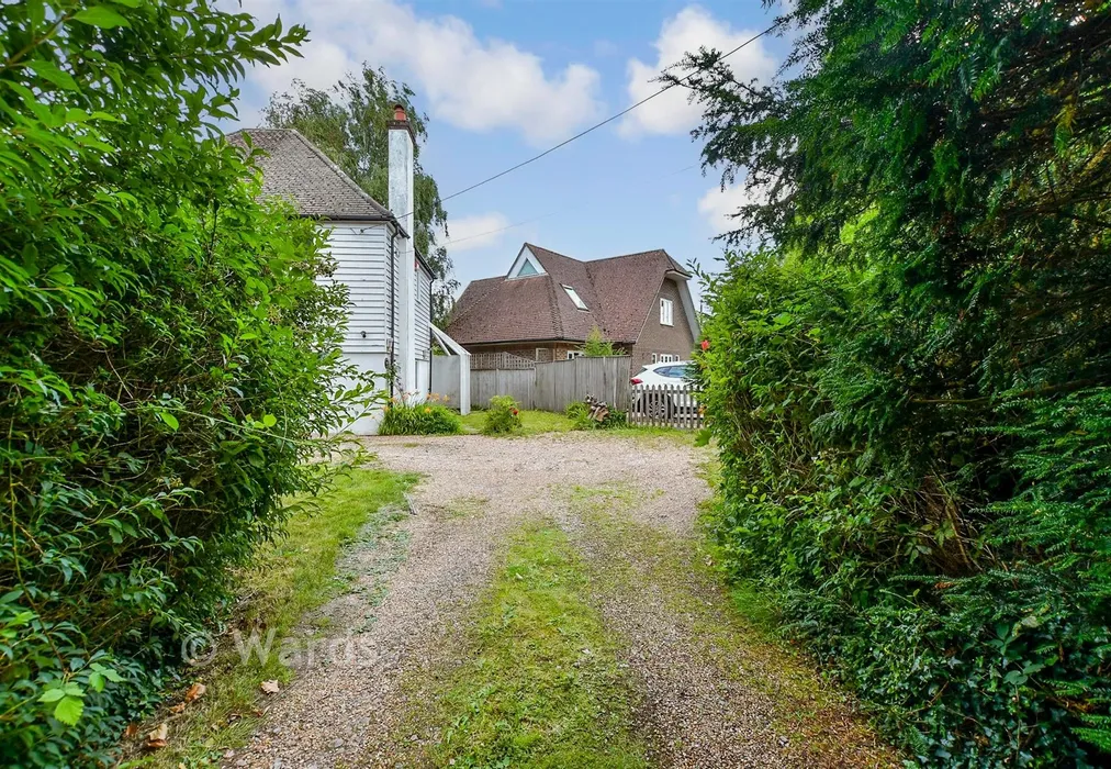 Driveway/Parking - Teddars Leas Road, Etchinghill, Kent - Wards of Kent