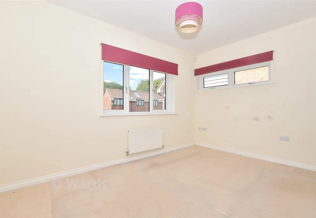 Bedroom 1 - Beadsman Crescent, West Malling, Kent - Wards of Kent
