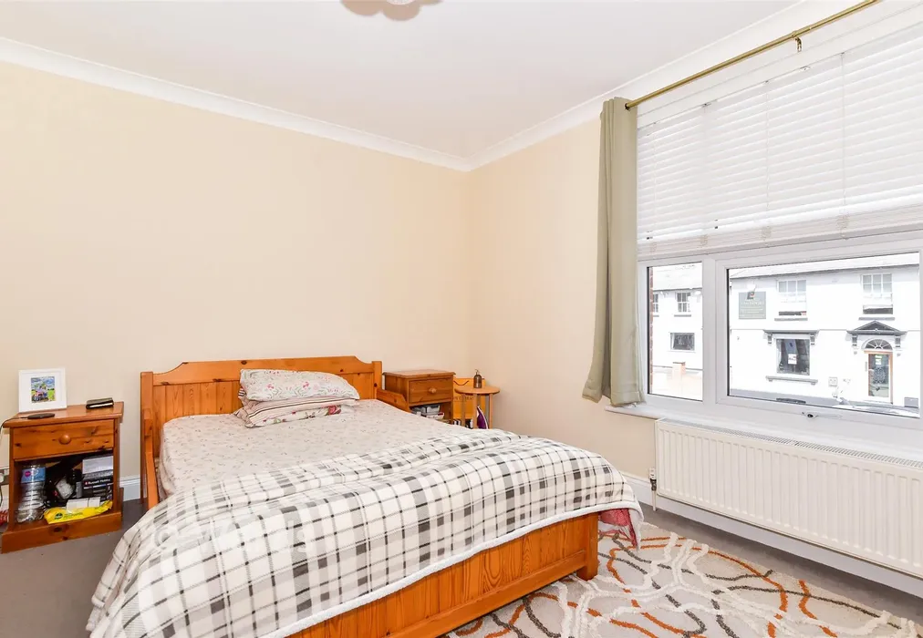 Bedroom 1 - Tonbridge Road, Maidstone, Kent - Wards of Kent