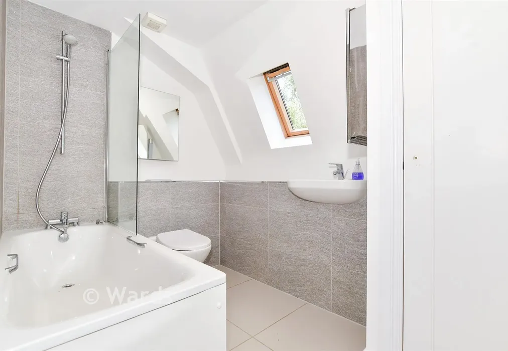 Bathroom - Carmelite Road, Aylesford, Kent - Wards of Kent