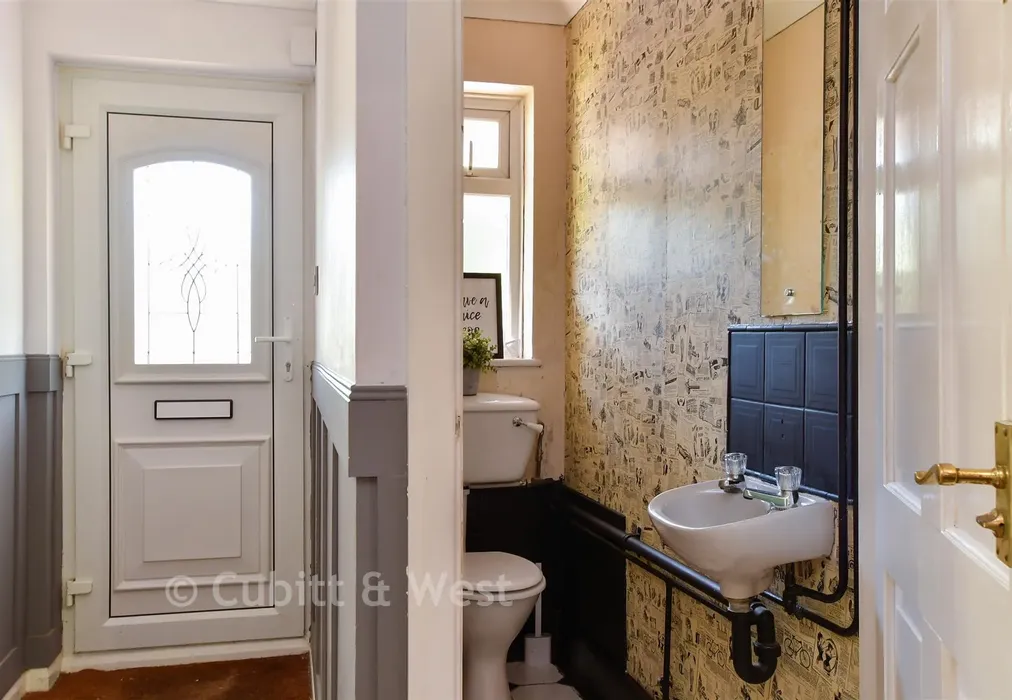 Cloakroom - Springfield Gardens, Worthing, West Sussex - Wards of Kent