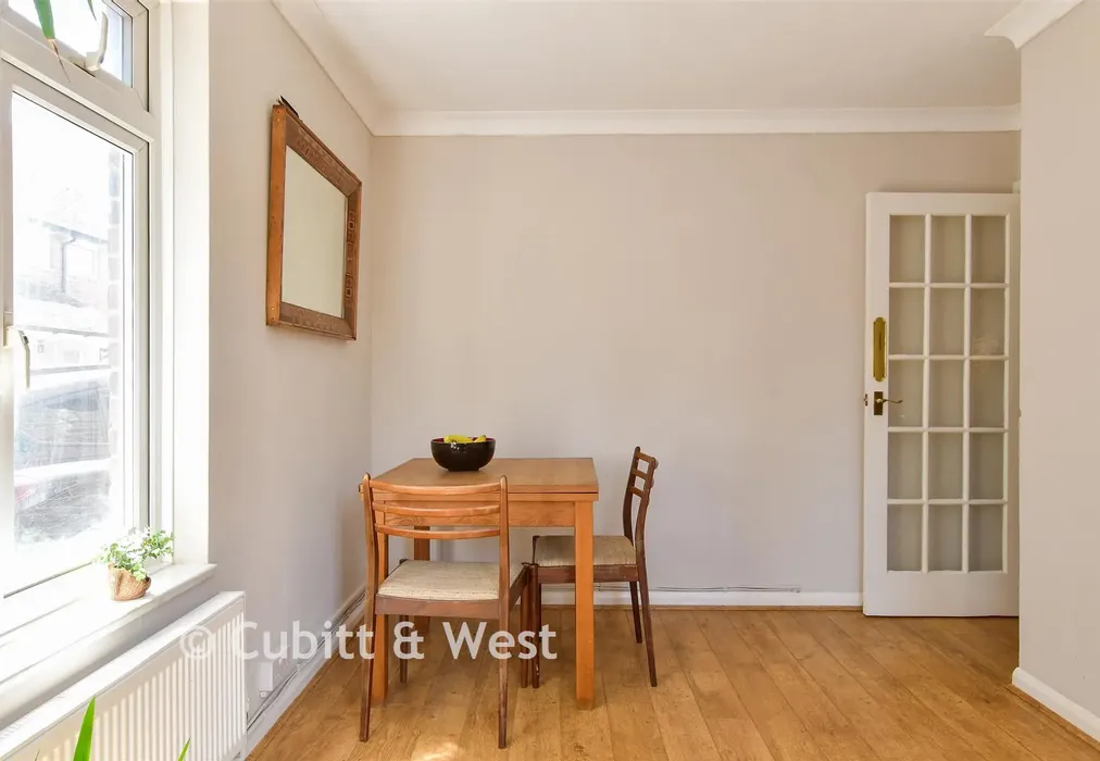 Dining Room - Springfield Gardens, Worthing, West Sussex - Wards of Kent