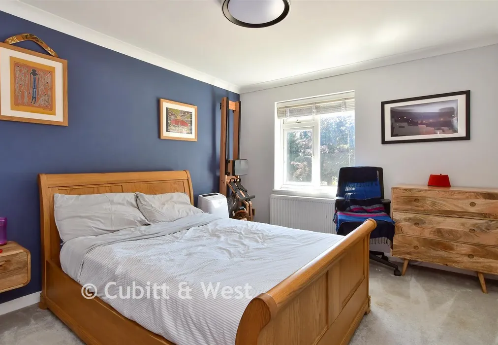Bedroom 1 - Springfield Gardens, Worthing, West Sussex - Wards of Kent