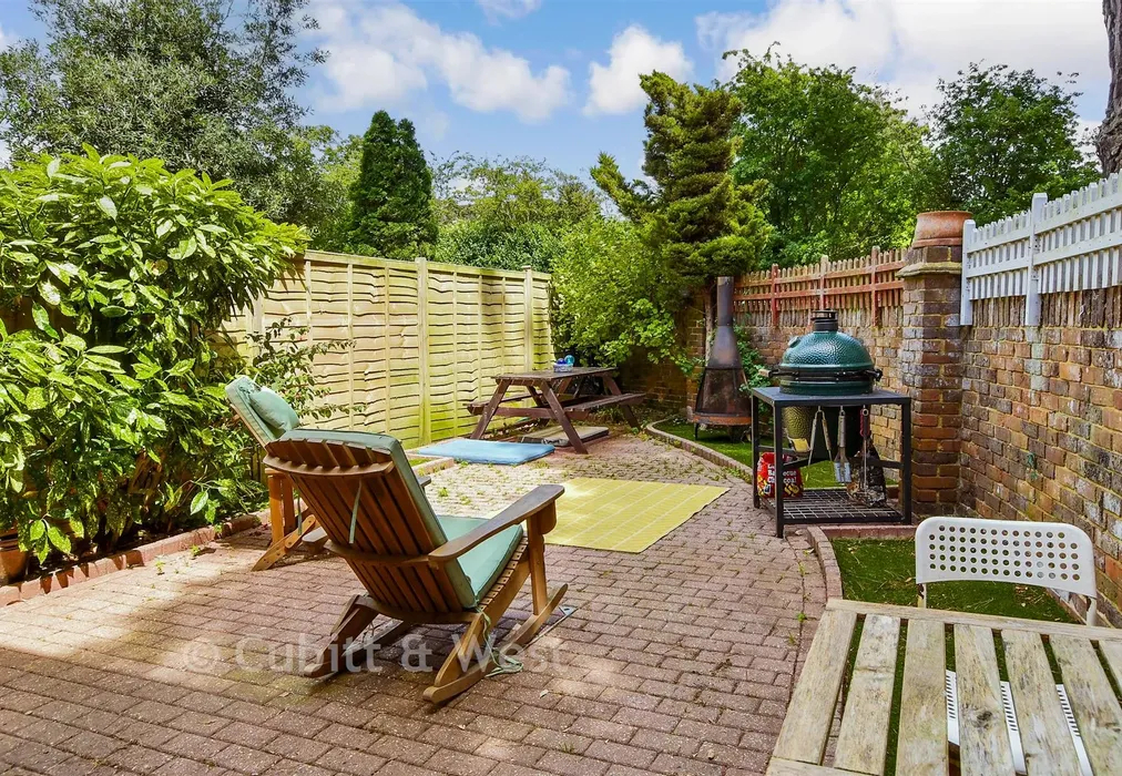 Rear Garden - Springfield Gardens, Worthing, West Sussex - Wards of Kent