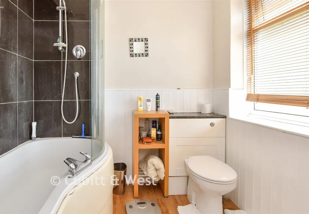 Bathroom - Gordon Avenue, Bognor Regis, West Sussex - Wards of Kent