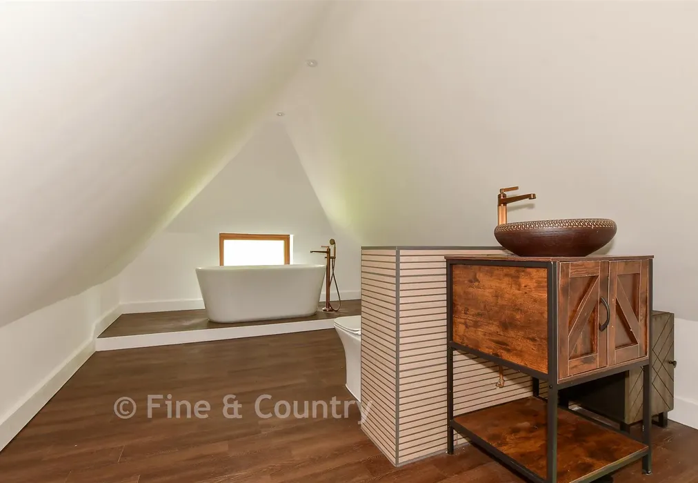 En-Suite - Fordwich Road, Sturry, Canterbury, Kent - Wards of Kent