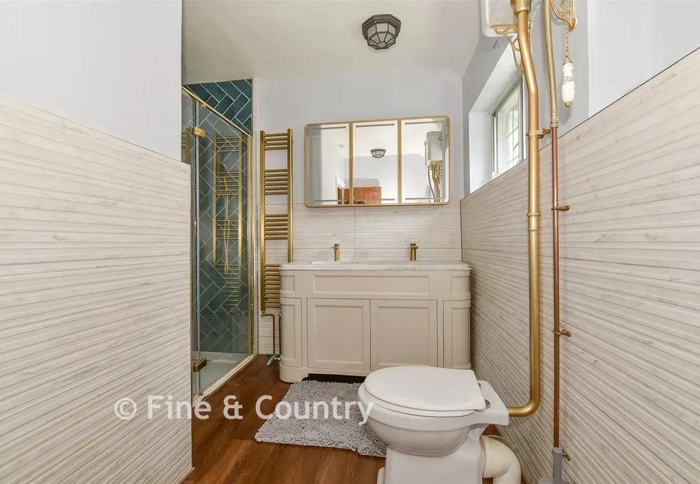 Bathroom - Fordwich Road, Sturry, Canterbury, Kent - Wards of Kent