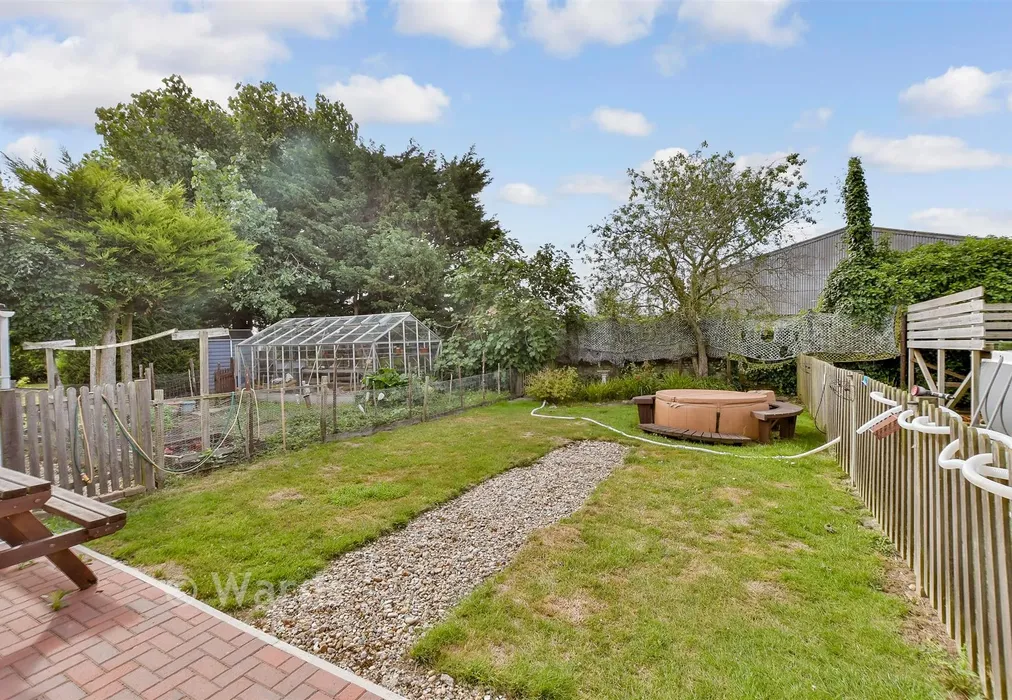Side Garden - Harty Ferry Road, Leysdown, Sheerness, Kent - Wards of Kent