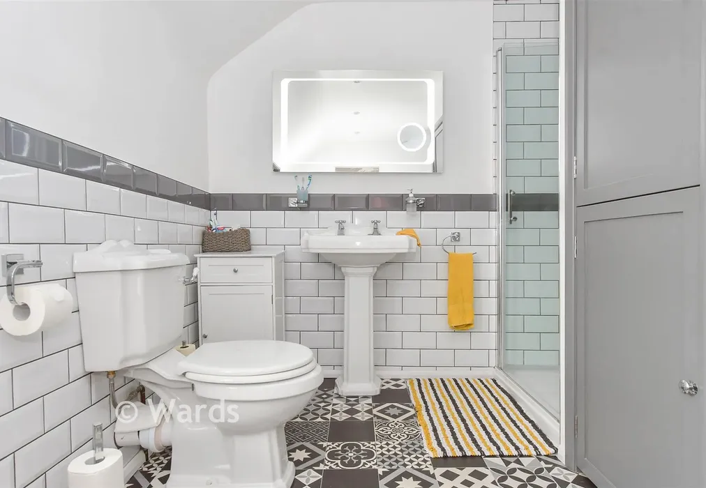 Bathroom - Victoria Road, Broadstairs, Kent - Wards of Kent