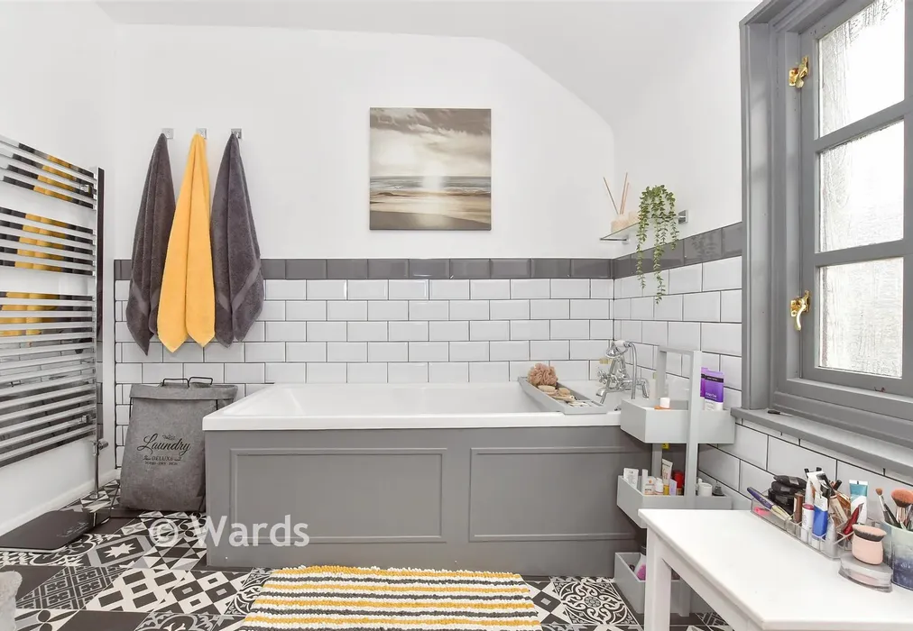 Bathroom - Victoria Road, Broadstairs, Kent - Wards of Kent