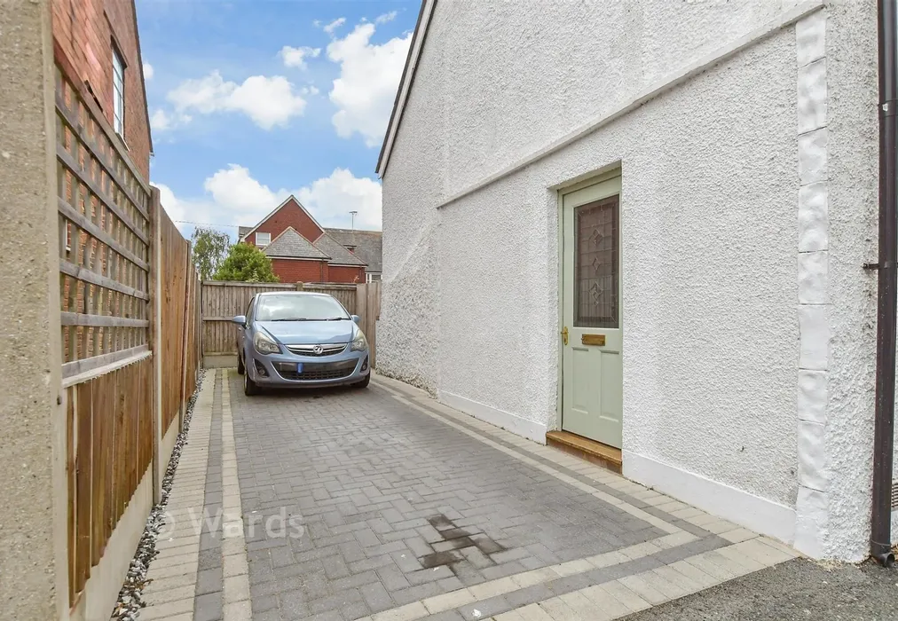 Driveway Parking .. - Victoria Road, Broadstairs, Kent - Wards of Kent