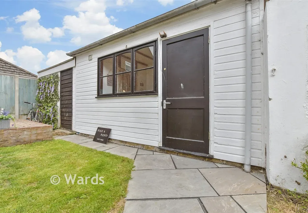 Workshop/Outbuildings - Victoria Road, Broadstairs, Kent - Wards of Kent
