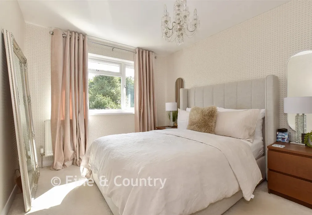 Bedroom 1 - Place Road, Cowes, Isle of Wight - Wards of Kent