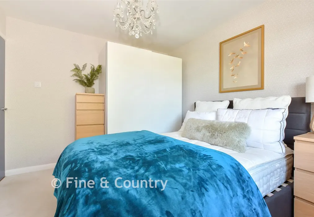 Bedroom 2 - Place Road, Cowes, Isle of Wight - Wards of Kent