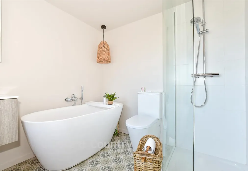 Bathroom - Place Road, Cowes, Isle of Wight - Wards of Kent